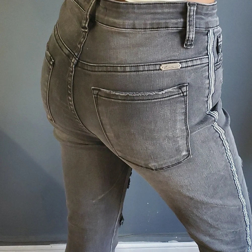 Kancan woman's gray black distressed crop stretch jeans size 27 - Picture 4 of 16